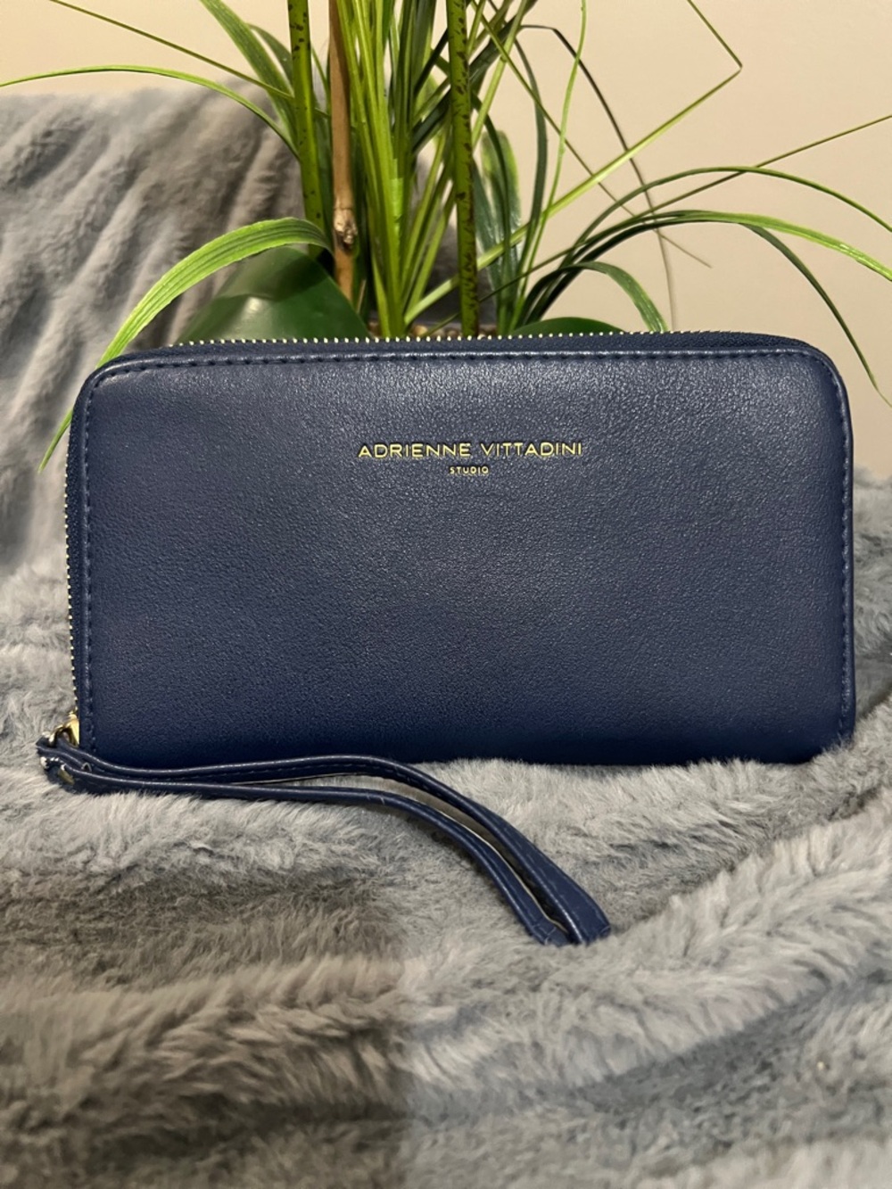Adrienne Vittadini Navy Blue Zip-Around Wristlet Wallet GUC retail $49